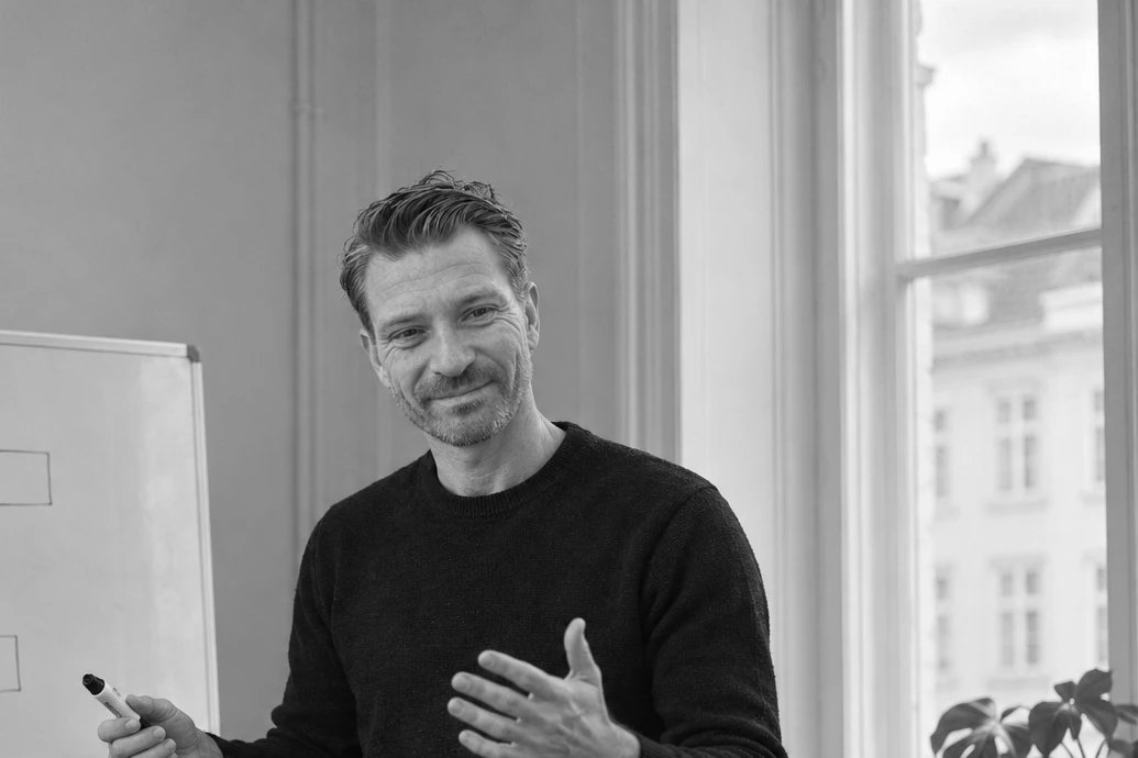 Jacob Top Møller at a flipchart, marker in hand