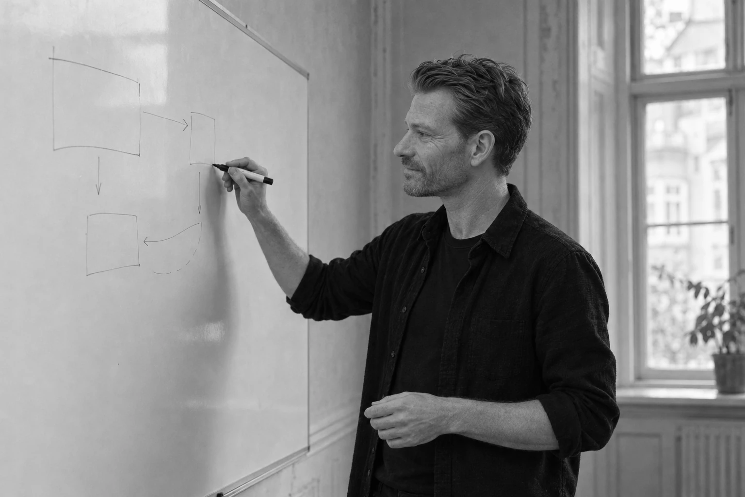 Jacob Top Møller at a whiteboard